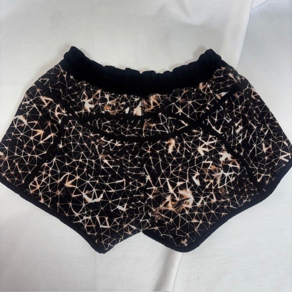 Lululemon Hotty Hot Shorts Star Crushed Multi Black Size 10 - Picture 3 of 5